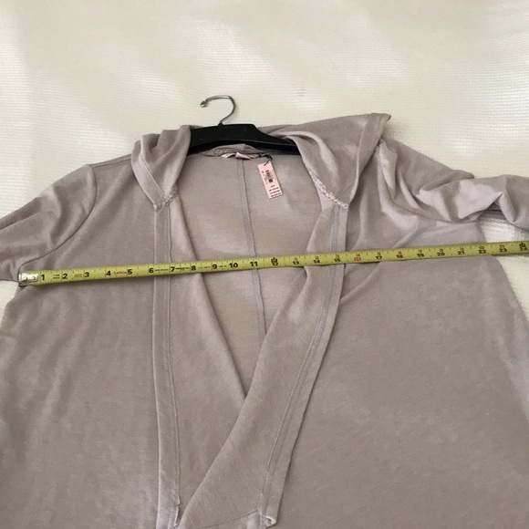 🎁VICTORIA’S SECRET Cardigan - Picture 13 of 13